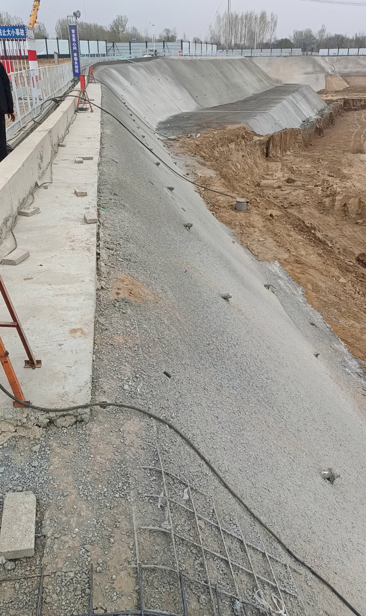 泰安新泰挂网喷浆